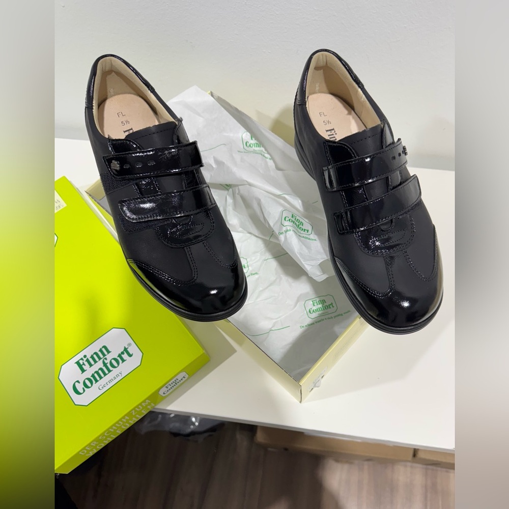 Finn Comfort Women's Black Loafers - Picture 2 of 5